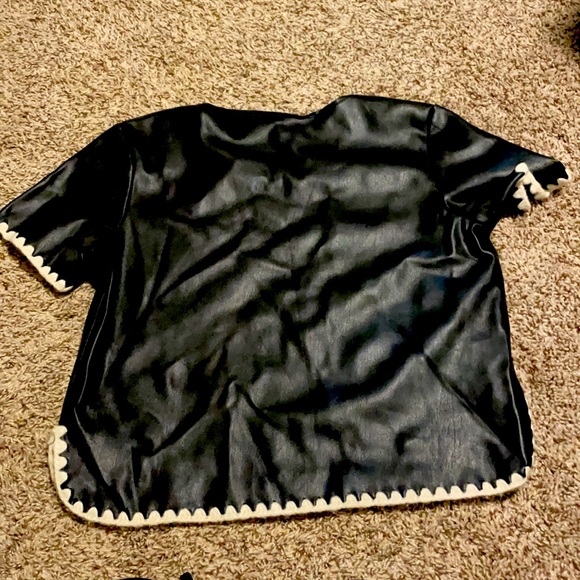 Leather top with white stitching - Picture 2 of 3